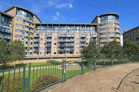 1 bedroom Studio flat to let in Salts Mill Road, West Yorkshire, Shipley, BD17