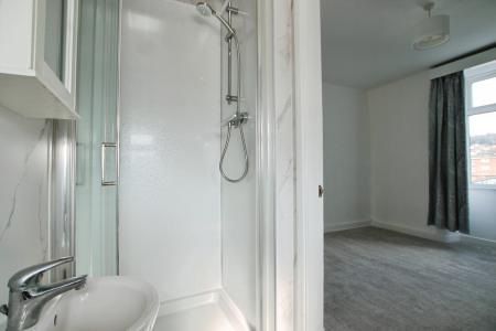 2 bedroom Semi-detached house to let in Bradford Road, Bingley, Bradford, BD16