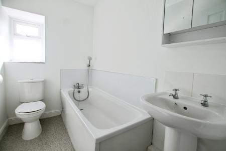 2 bedroom Semi-detached house to let in Bradford Road, Bingley, Bradford, BD16