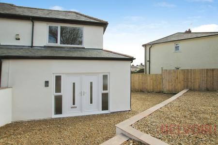 1 bedroom Semi-detached house to let in Park Road, Guiseley, LS20