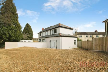 1 bedroom Semi-detached house to let in Park Road, Guiseley, LS20