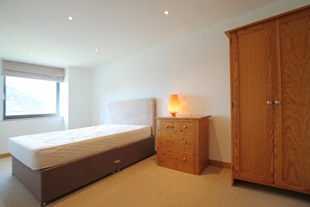 2 bedroom Flat to let in Salts Mill Road, Shipley, Bradford, BD17