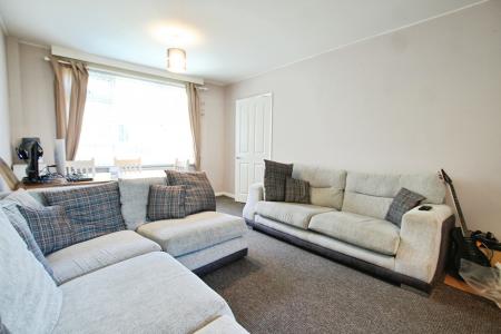 3 bedroom Semi-detached house to let in Raynel Drive, Cookridge, Leeds, LS16