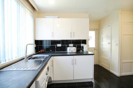 3 bedroom Semi-detached house to let in Raynel Drive, Cookridge, Leeds, LS16
