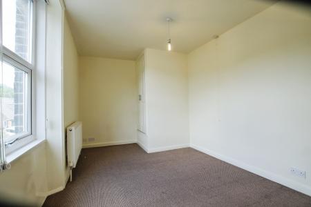 1 bedroom Flat to let in Round Wood Avenue, Baildon, Bradford, BD17