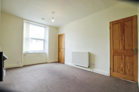 1 bedroom Flat to let in Round Wood Avenue, Baildon, Bradford, BD17