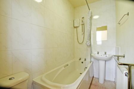 1 bedroom Flat to let in Round Wood Avenue, Baildon, Bradford, BD17
