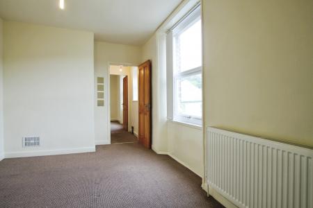 1 bedroom Flat to let in Round Wood Avenue, Baildon, Bradford, BD17