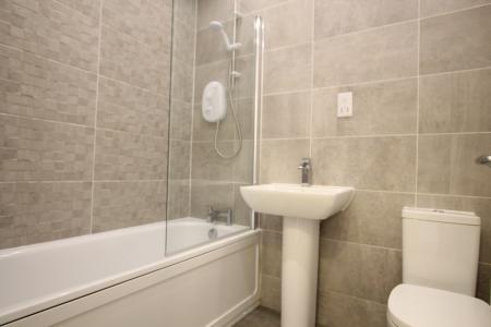 2 bedroom Flat to let in Norwood Drive, Menston, Ilkley, LS29