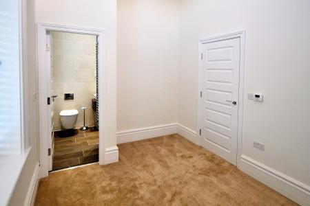 2 bedroom Flat to let in Arkendale Court, Norwood Drive, Menston, Ilkley, LS29