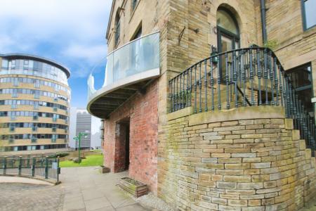 2 bedroom Apartment to let in Salts Mill Road, West Yorkshire, Shipley, BD17