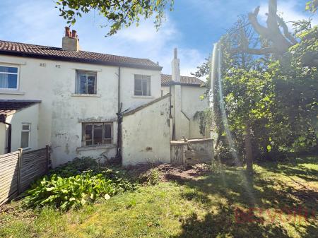 3 bedroom End of terrace house for sale in Victor Drive, West Yorkshire, Guiseley, LS20