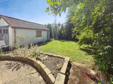 3 bedroom End of terrace house for sale in Victor Drive, West Yorkshire, Guiseley, LS20