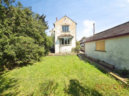 3 bedroom End of terrace house for sale in Victor Drive, West Yorkshire, Guiseley, LS20