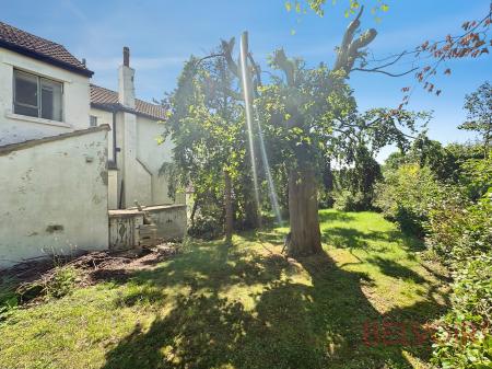 3 bedroom End of terrace house for sale in Victor Drive, West Yorkshire, Guiseley, LS20