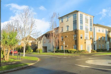 2 bedroom Apartment for sale in High Royds Drive, West Yorkshire, Menston, LS29