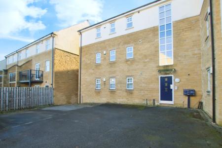 2 bedroom Apartment for sale in High Royds Drive, West Yorkshire, Menston, LS29