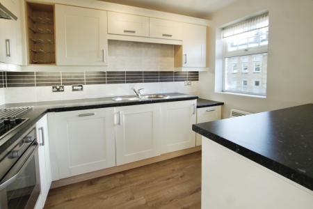 2 bedroom Apartment for sale in High Royds Drive, West Yorkshire, Menston, LS29