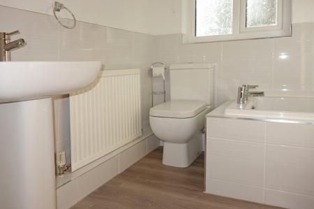 2 bedroom Flat to let in Hollings Street, Cottingley, Bingley, Bradford, BD16