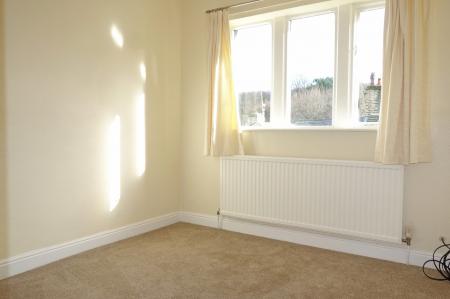 2 bedroom Flat to let in Hollings Street, Cottingley, Bingley, Bradford, BD16