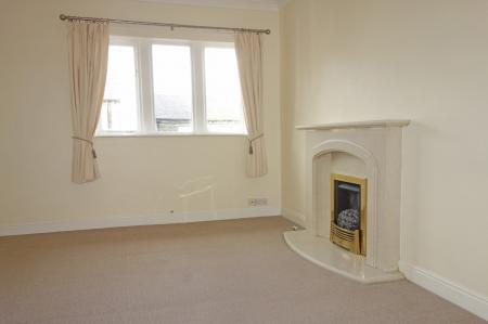 2 bedroom Flat to let in Hollings Street, Cottingley, Bingley, Bradford, BD16