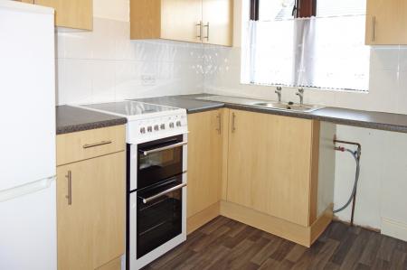 2 bedroom Flat to let in Hollings Street, Cottingley, Bingley, Bradford, BD16