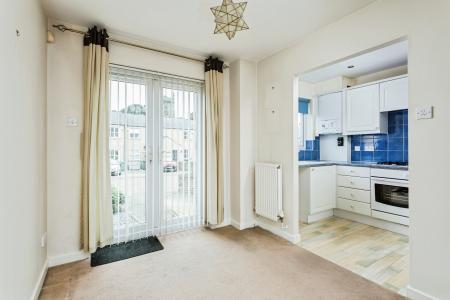 2 bedroom Town house for sale in Town Gate Close, Guiseley, Leeds, LS20