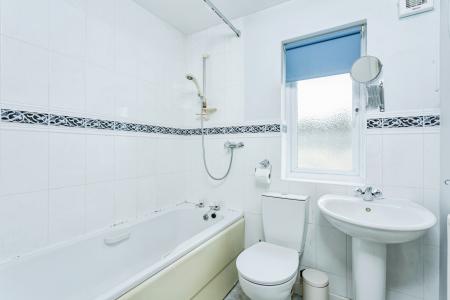 2 bedroom Town house for sale in Town Gate Close, Guiseley, Leeds, LS20