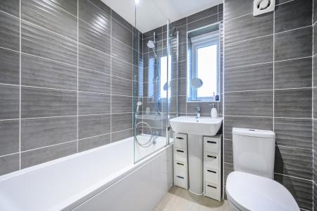 2 bedroom Semi-detached house for sale in Albert Drive, Morley, LS27