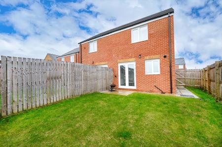 2 bedroom Semi-detached house for sale in Albert Drive, Morley, LS27