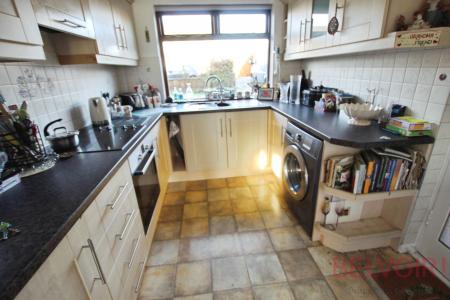 3 bedroom Semi-detached house for sale in Ashwood Gardens, Gildersome, LS27
