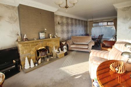 3 bedroom Semi-detached house for sale in Ashwood Gardens, Gildersome, LS27