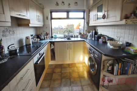 3 bedroom Semi-detached house for sale in Ashwood Gardens, Gildersome, LS27