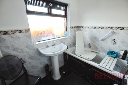 3 bedroom Semi-detached house for sale in Ashwood Gardens, Gildersome, LS27