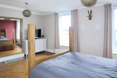 4 bedroom Terraced House for sale in Barfield Terrace, Morley, LS27