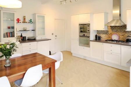 4 bedroom Terraced House for sale in Barfield Terrace, Morley, LS27