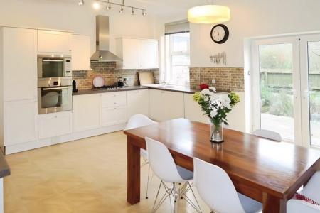 4 bedroom Terraced House for sale in Barfield Terrace, Morley, LS27