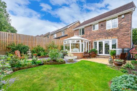 4 bedroom Detached house for sale in Clark Spring Rise, Leeds, LS27