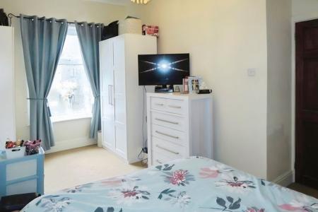 2 bedroom Terraced House for sale in East Park Street, Morley, LS27