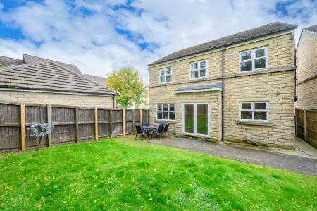 4 bedroom Detached house for sale in Fielding Way, Morley, LS27