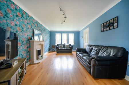 4 bedroom Detached house for sale in Fielding Way, Morley, LS27