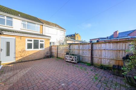 3 bedroom Semi-detached house for sale in Highfield, Wakefield, WF3