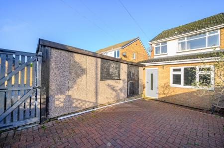 3 bedroom Semi-detached house for sale in Highfield, Wakefield, WF3