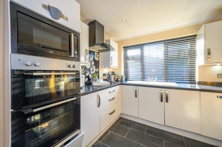 3 bedroom Semi-detached house for sale in Highfield, Wakefield, WF3