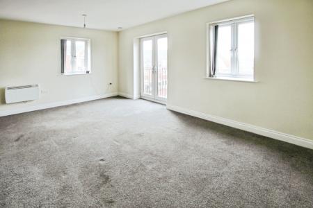 2 bedroom Apartment for sale in Kingsway Gardens, West Yorkshire, Ossett, WF5