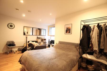1 bedroom Studio flat for sale in Marsh Lane, Leeds, LS9