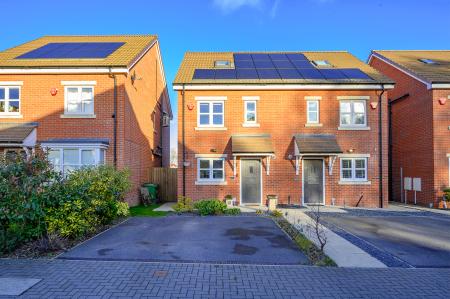 3 bedroom Semi-detached house for sale in Moor Knoll Fold, Wakefield, WF3