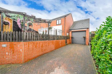 3 bedroom Semi-detached house for sale in Moor Knoll Gardens, Wakefield, WF3