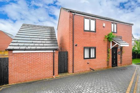 3 bedroom Semi-detached house for sale in Moor Knoll Gardens, Wakefield, WF3