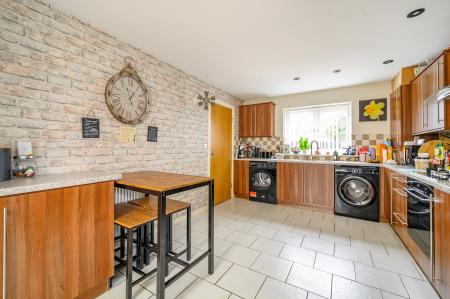 3 bedroom Semi-detached house for sale in Moor Knoll Gardens, Wakefield, WF3
